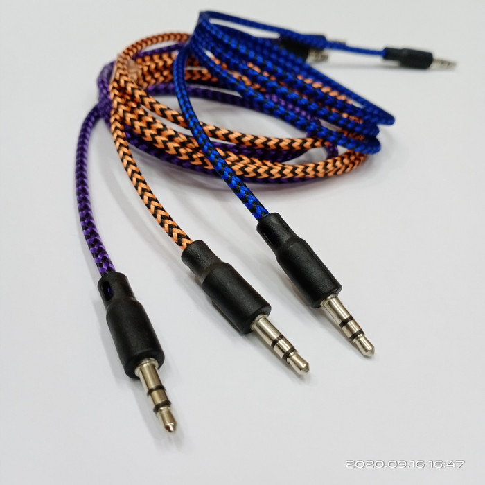 CABLE AUDIO AUXILIAR NYLON 2MT APROX